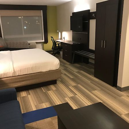 Holiday Inn Express Hotel & Suites Canton By Ihg Bagian luar foto