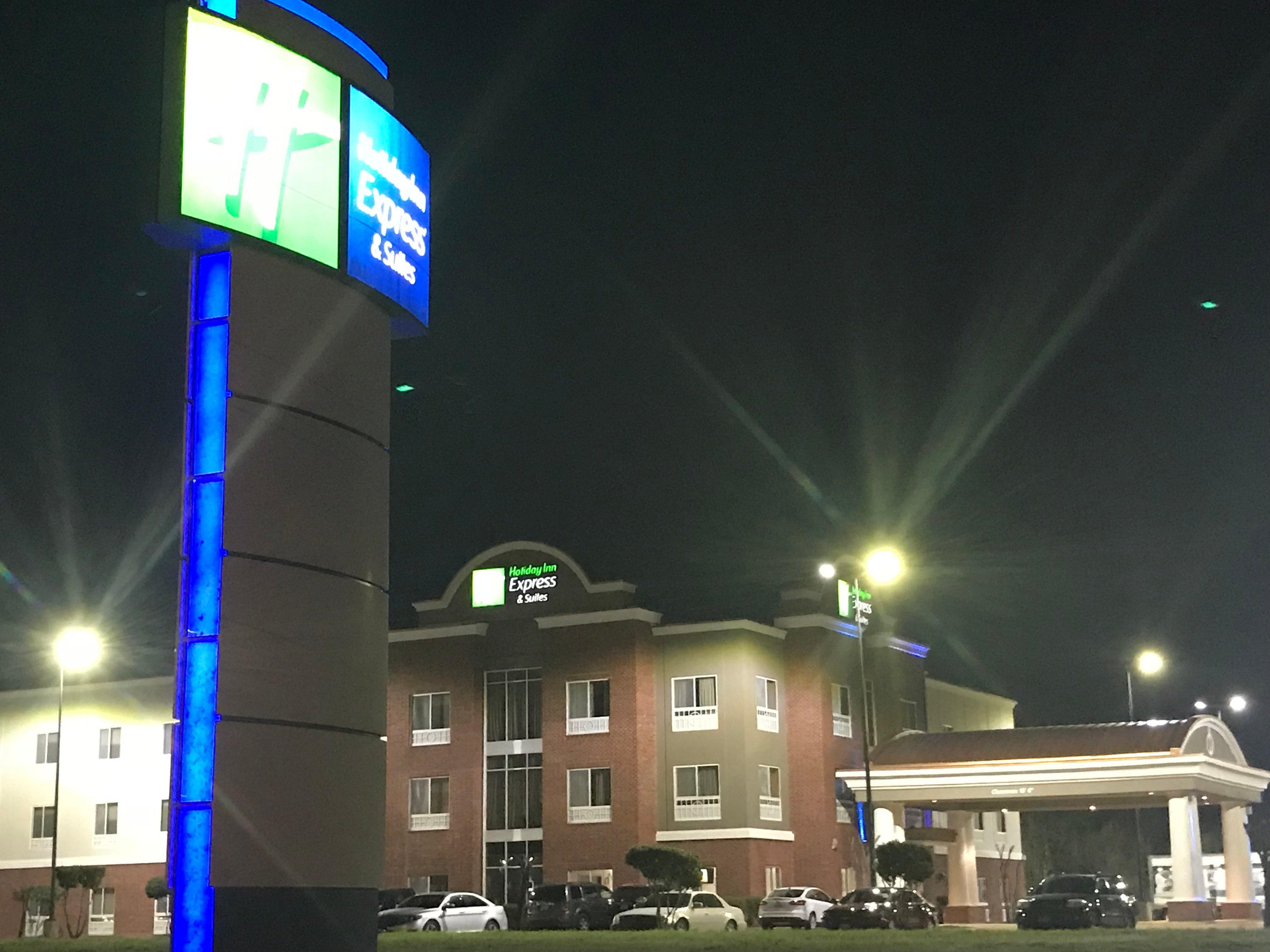 Holiday Inn Express Hotel & Suites Canton By Ihg Bagian luar foto