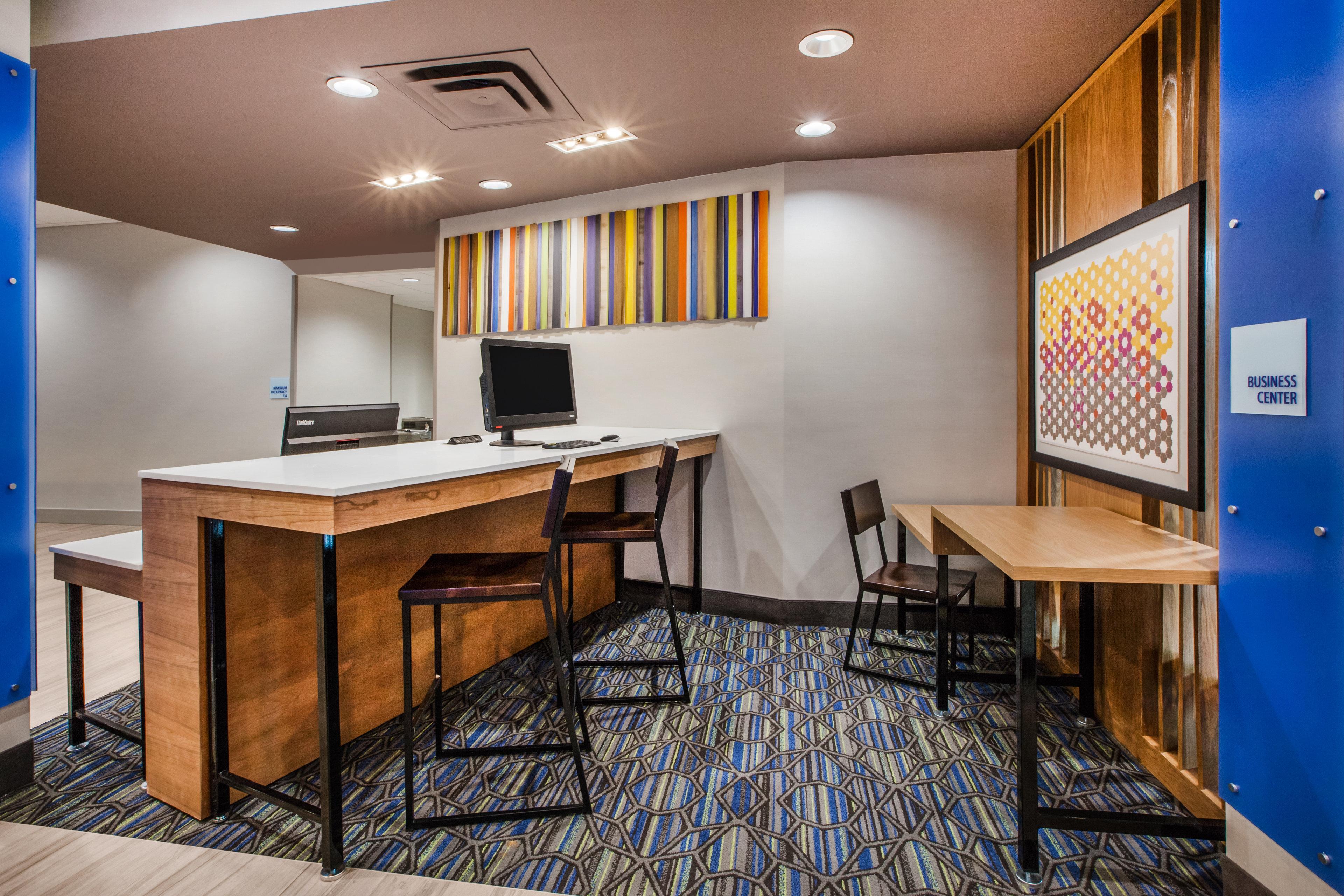 Holiday Inn Express Hotel & Suites Canton By Ihg Bagian luar foto
