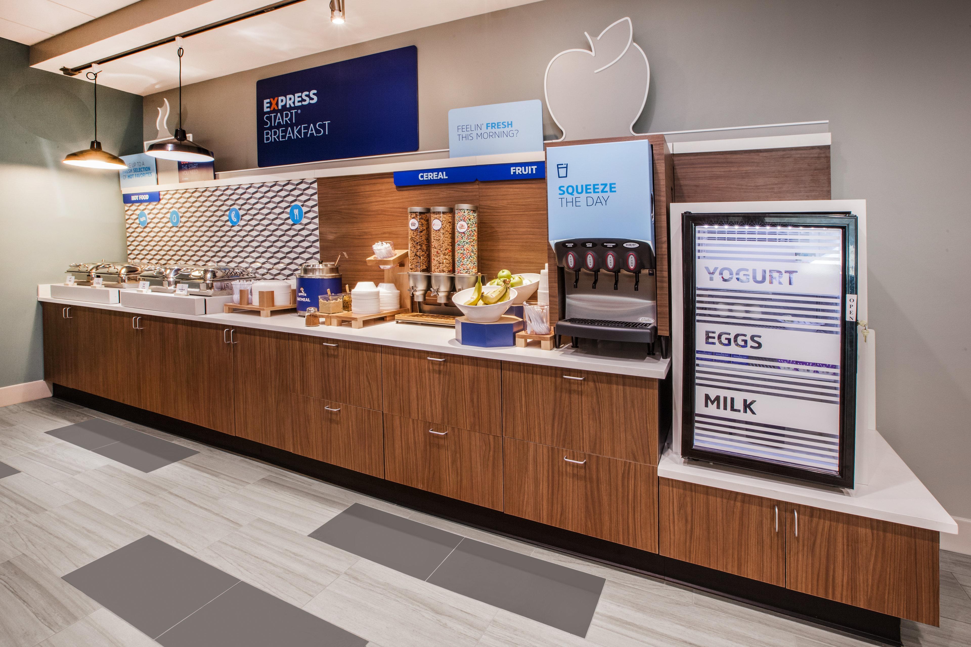 Holiday Inn Express Hotel & Suites Canton By Ihg Bagian luar foto