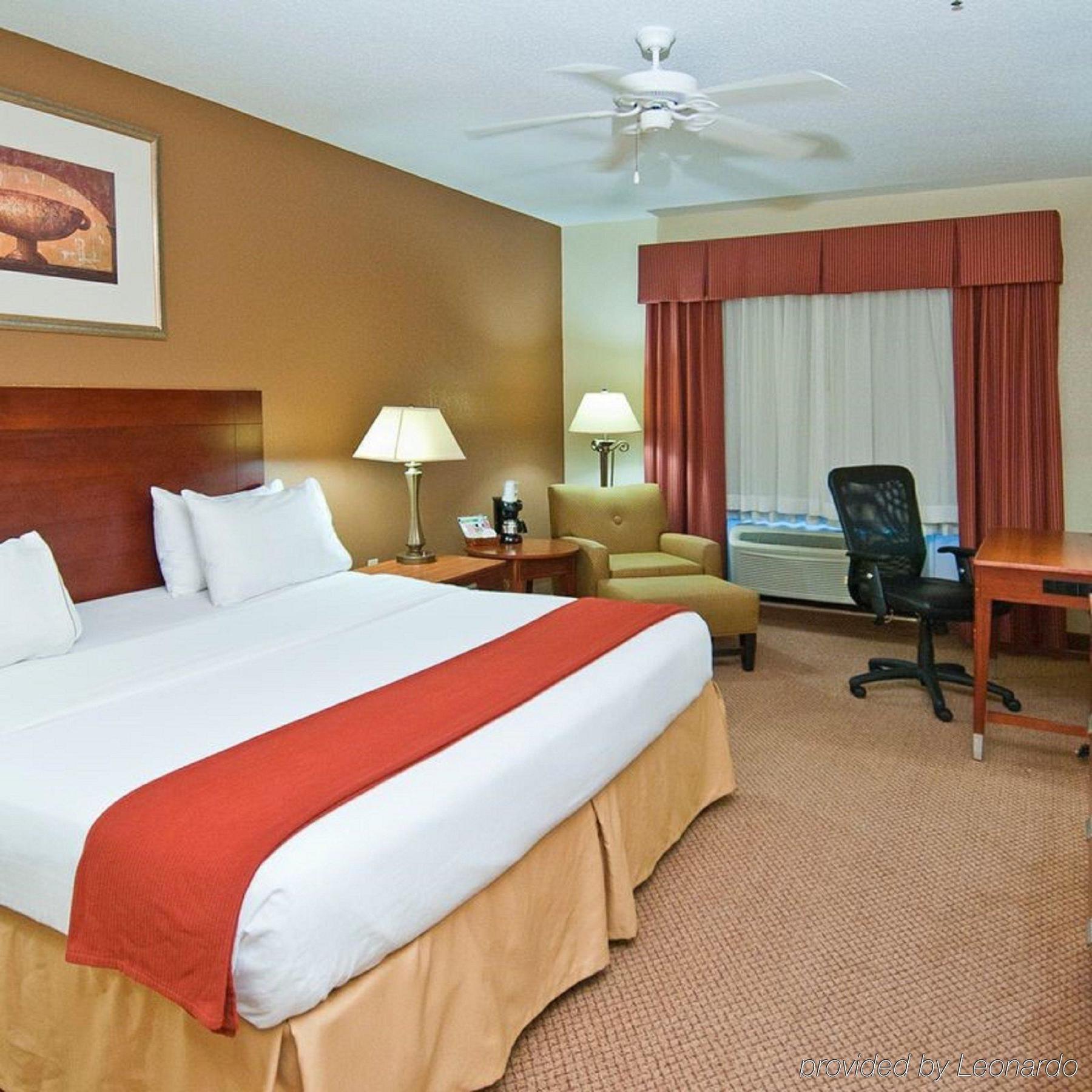 Holiday Inn Express Hotel & Suites Canton By Ihg Bagian luar foto