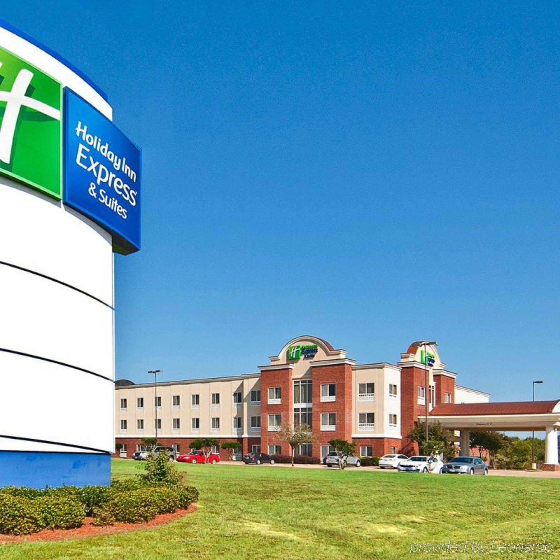Holiday Inn Express Hotel & Suites Canton By Ihg Bagian luar foto