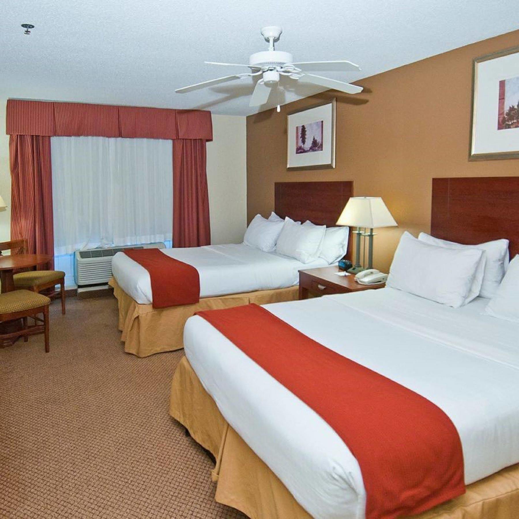 Holiday Inn Express Hotel & Suites Canton By Ihg Bagian luar foto