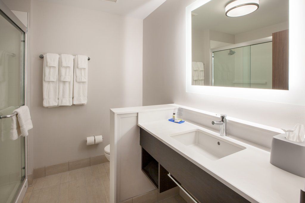 Holiday Inn Express Hotel & Suites Canton By Ihg Bagian luar foto