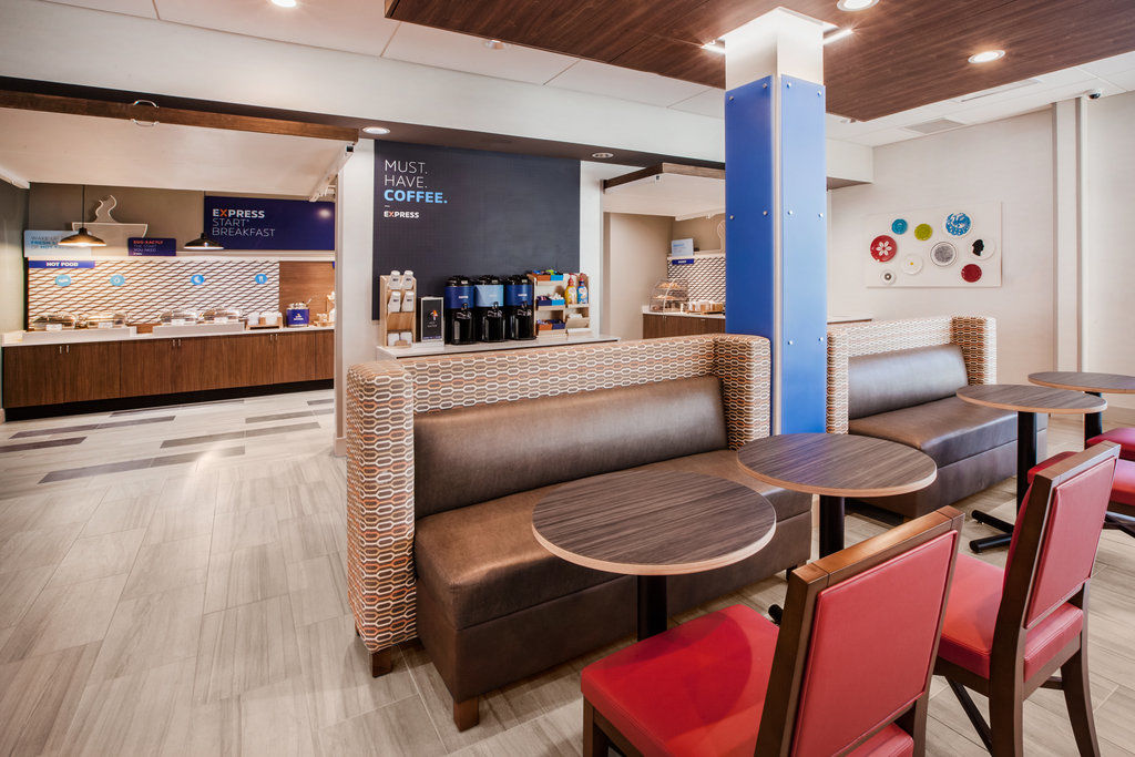 Holiday Inn Express Hotel & Suites Canton By Ihg Bagian luar foto