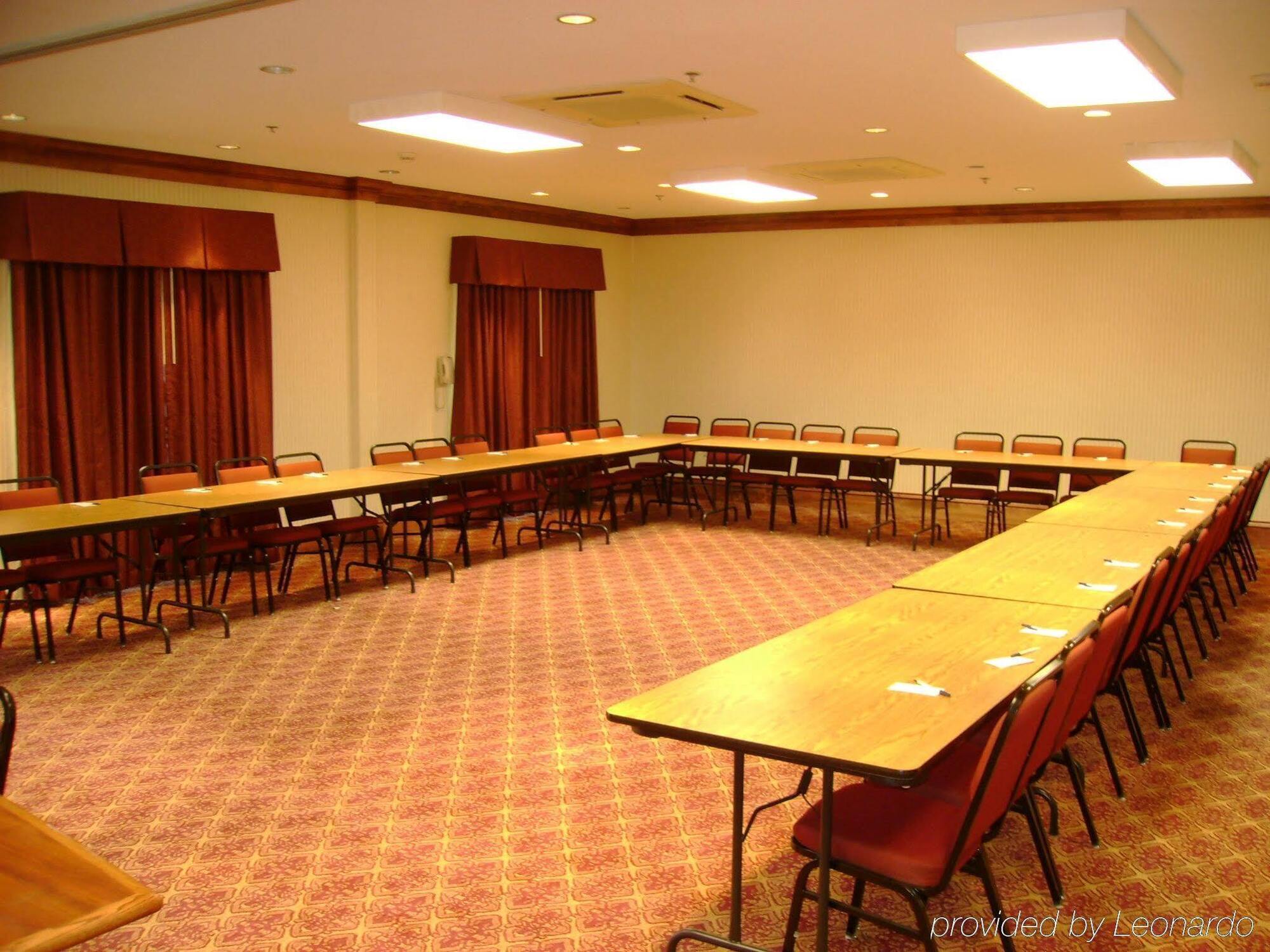 Holiday Inn Express Hotel & Suites Canton By Ihg Bagian luar foto