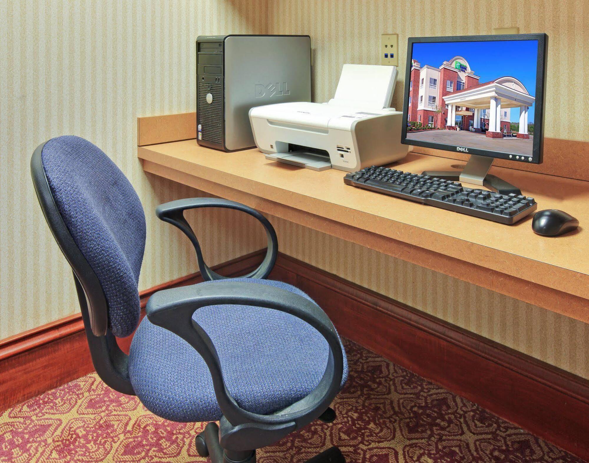 Holiday Inn Express Hotel & Suites Canton By Ihg Bagian luar foto