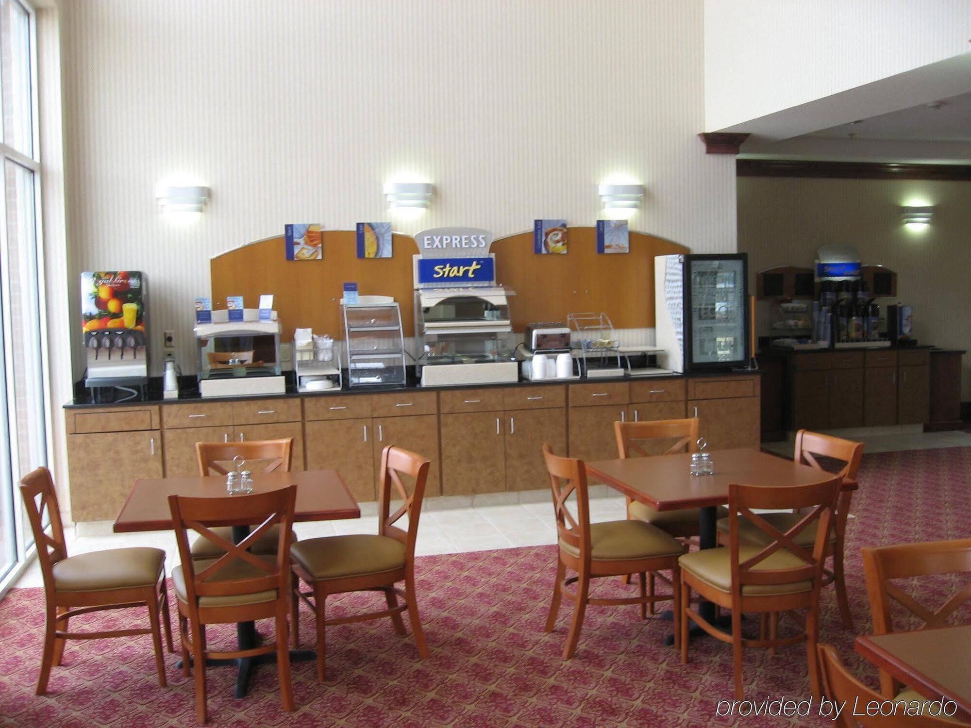 Holiday Inn Express Hotel & Suites Canton By Ihg Bagian luar foto