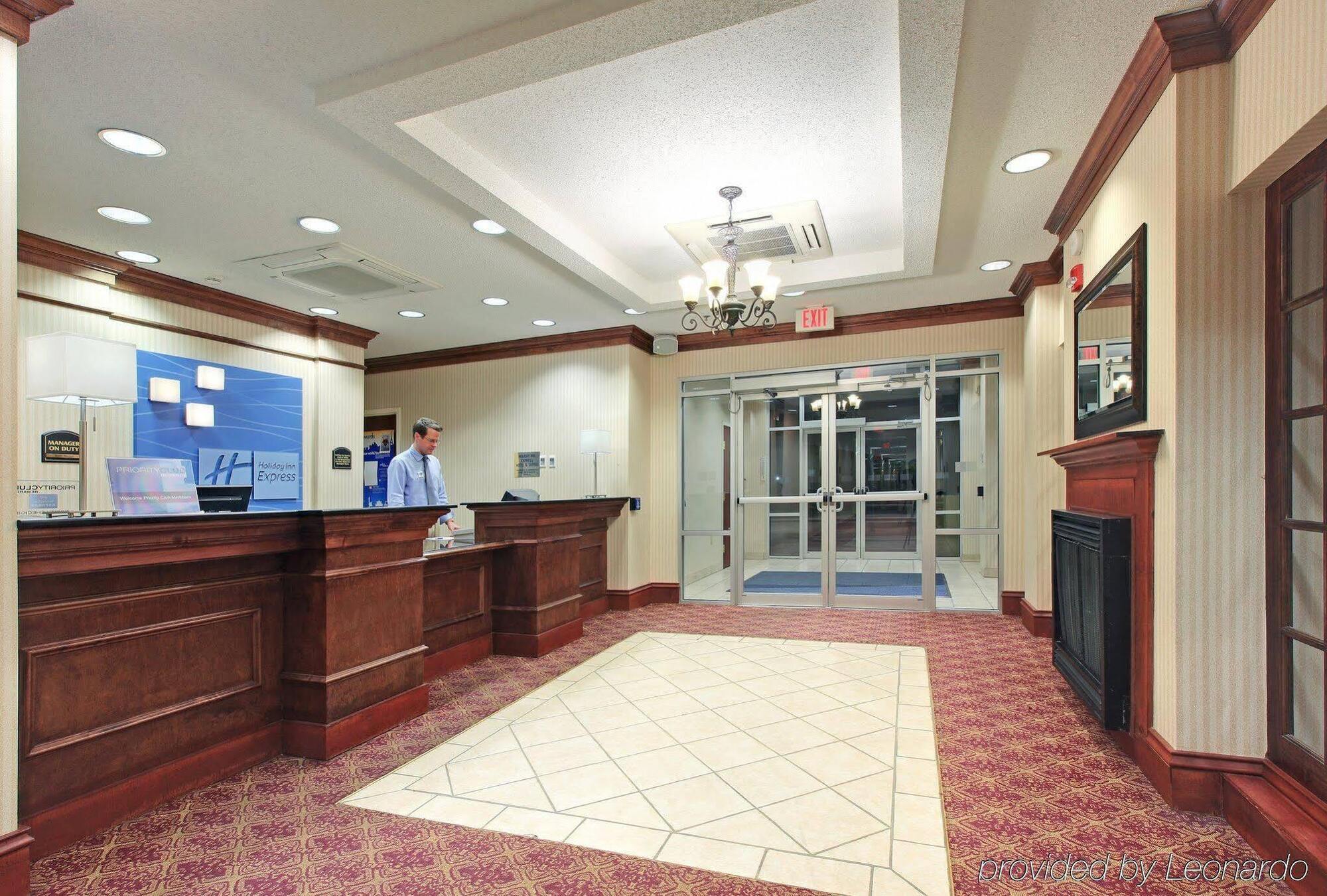 Holiday Inn Express Hotel & Suites Canton By Ihg Bagian luar foto